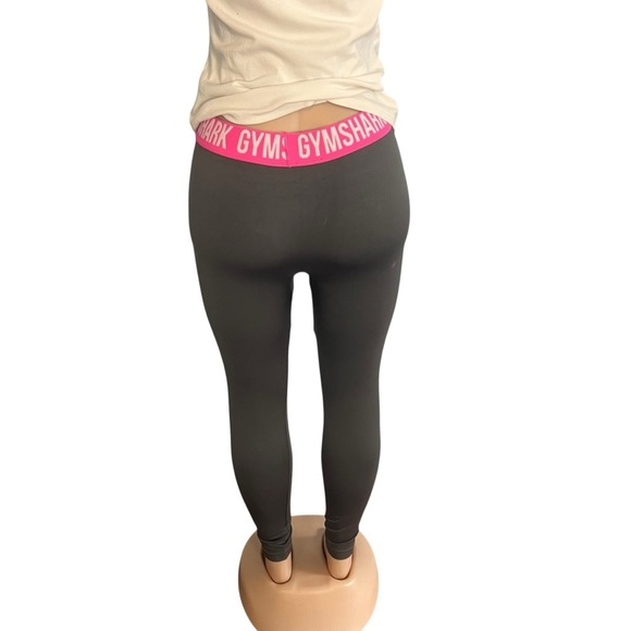 3/$30 🍂 Gymshark Grey Leggings with Vibrant Pink Waistband - Picture 7 of 10